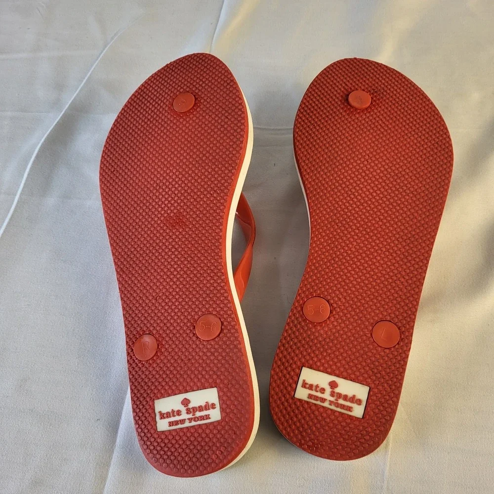 Kate Spade New York Women's 5-6 Red Floral Flip Flop